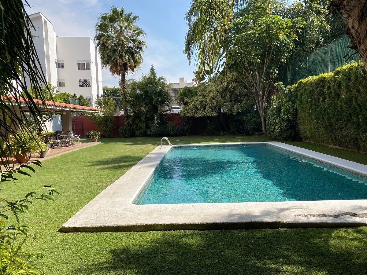 9 de 34: área común alberca terraza y jardín