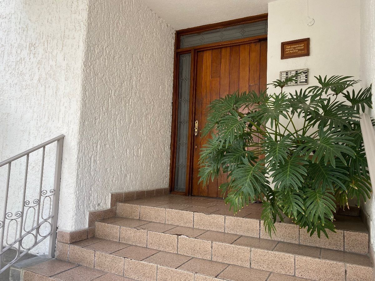 21 de 34: ingreso al edificio