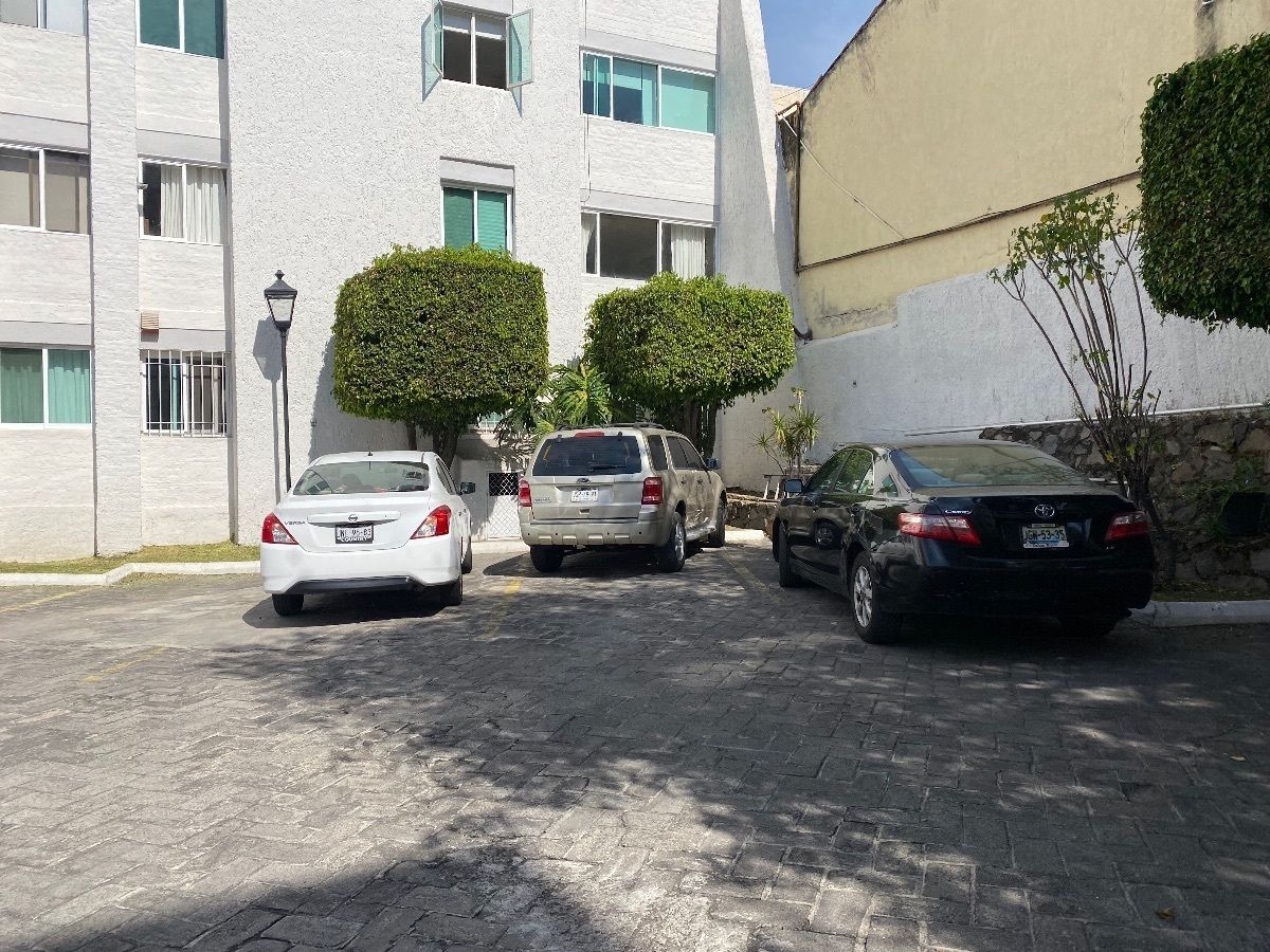 13 de 34: ingreso peatonal y para autos
