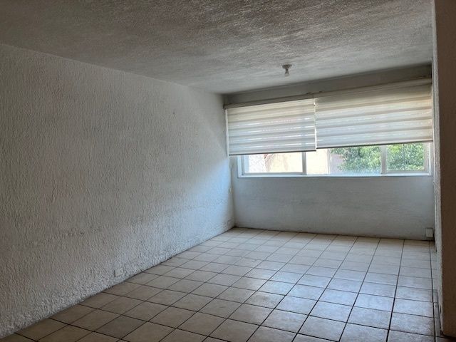 27 de 34: sala y comedor con persianas