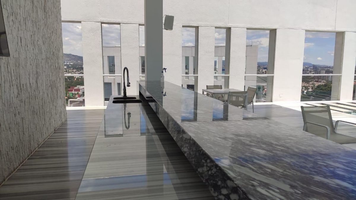 5 de 41: televisión y parlantes en terraza, zona wifi