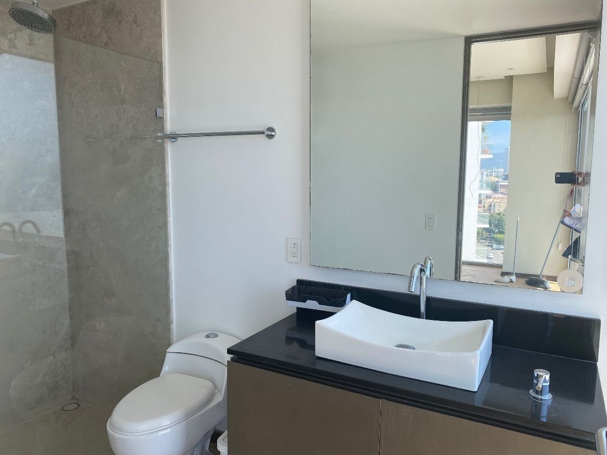 27 de 41: baño de recámara principal