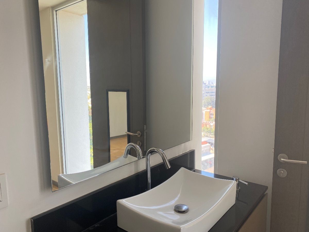 34 de 41: baño de recámara dos