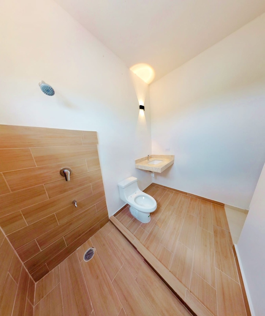 15 de 17: Recamara Ppal. (c/balcón, baño y vestidor)