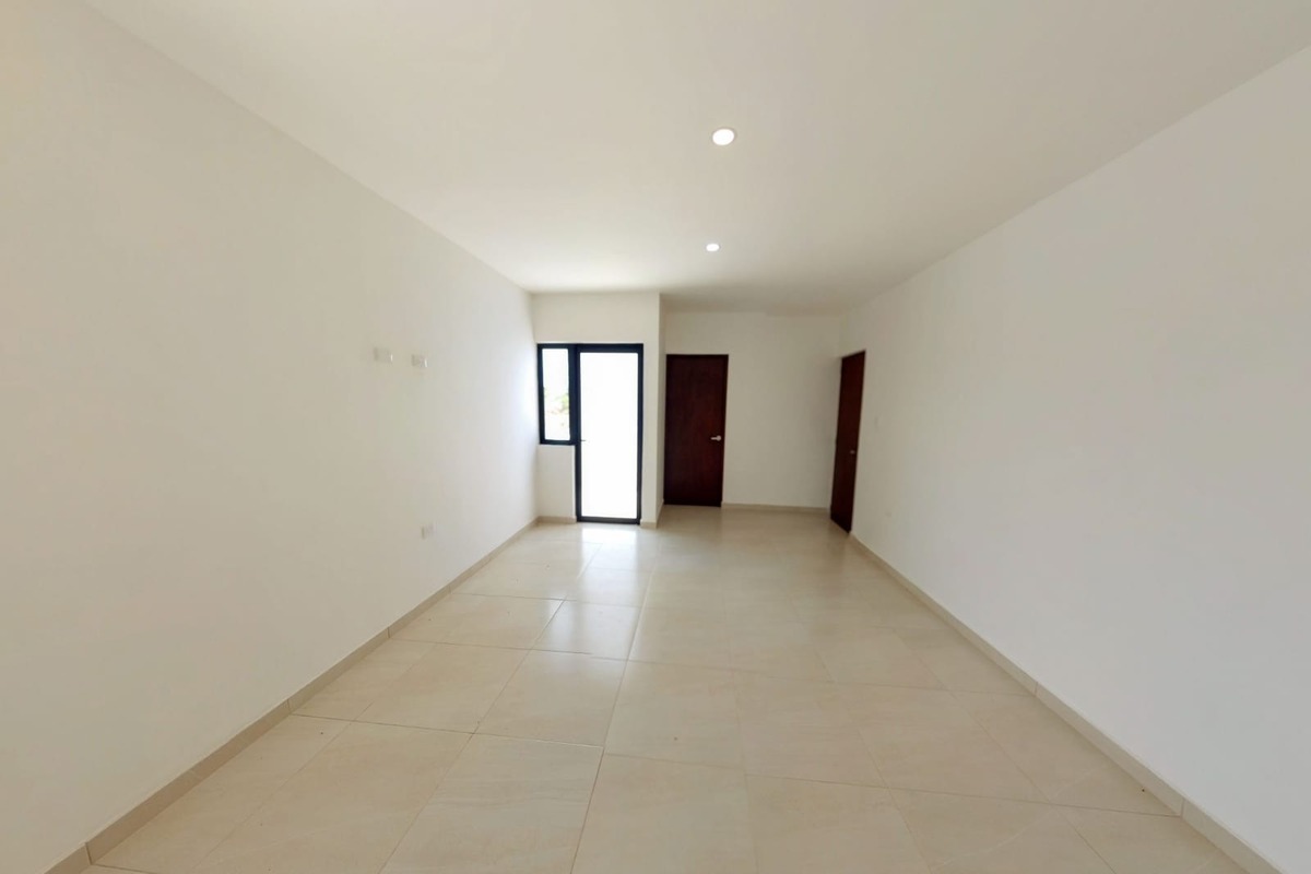 13 de 17: Recamara Ppal. (c/balcón, baño y vestidor)