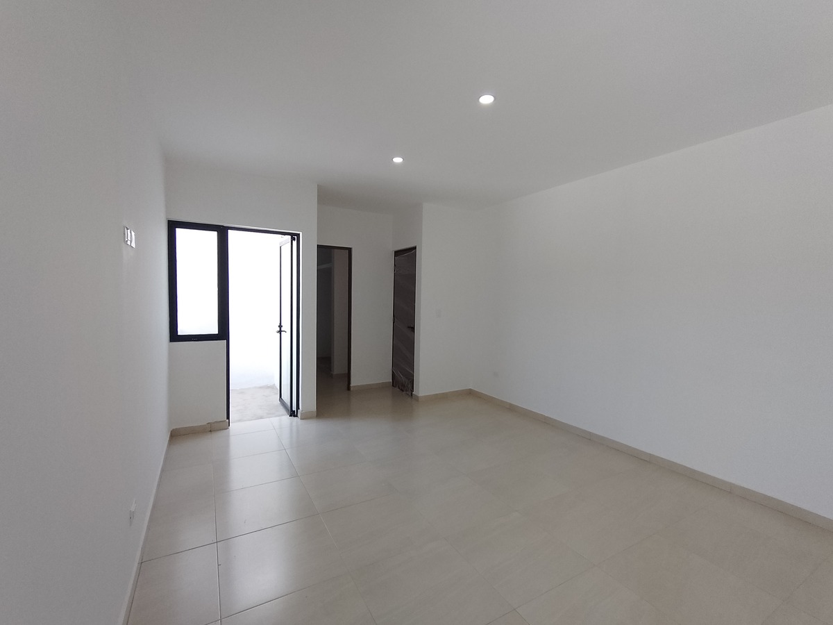 14 de 17: Recamara Ppal. (c/balcón, baño y vestidor)