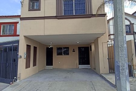 CASA EN VENTA MISION DE CUMBRES CON ALBERCA