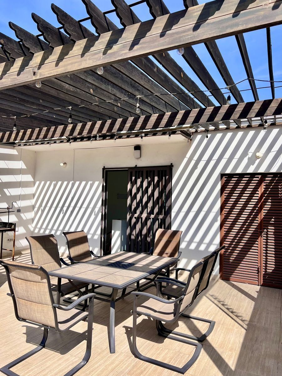 14 de 23: terraza con deck de madera 