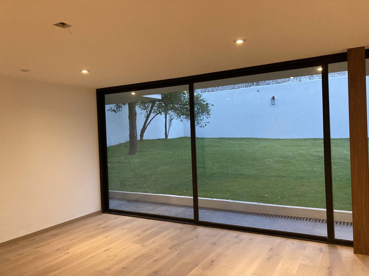 COMEDOR CON VISTA A JARDIN