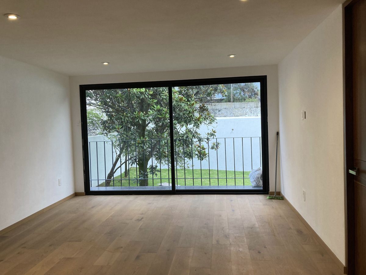 RECAMARAS CON PISO DE MADERA DE INGENIERIA Y BALCON