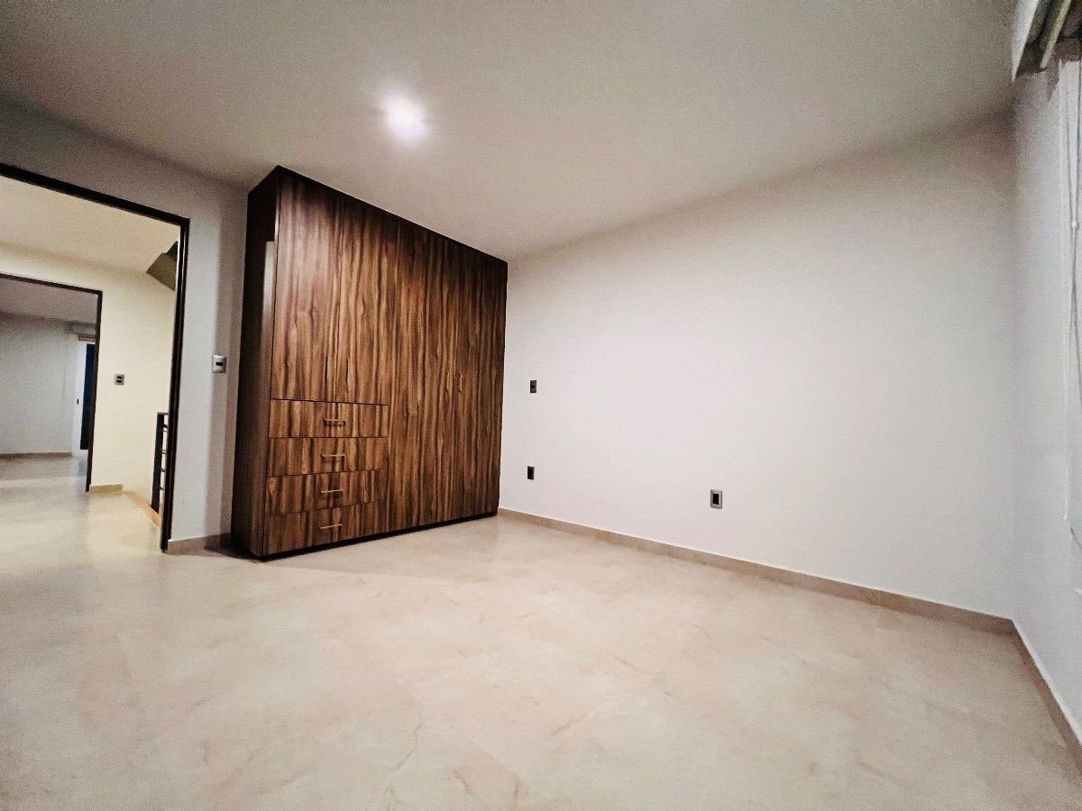 16 de 33: Recámara secundaria de 2do piso. 