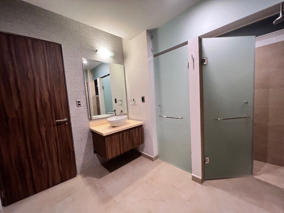 26 de 33: Baño recámara 4 ubicada en 3er piso. 