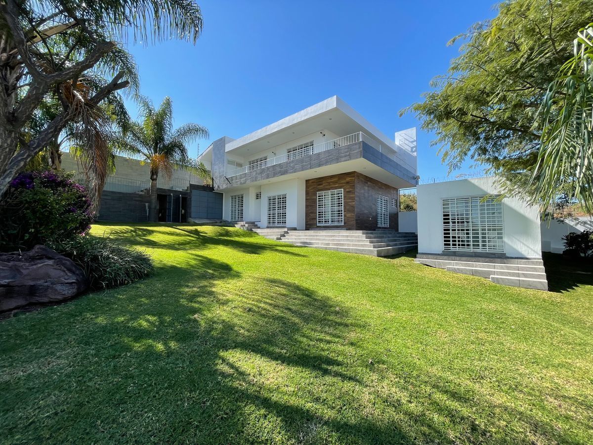 CASA A LA VENTA EN BALCONES DE LA CALERA TLAJOMULCO