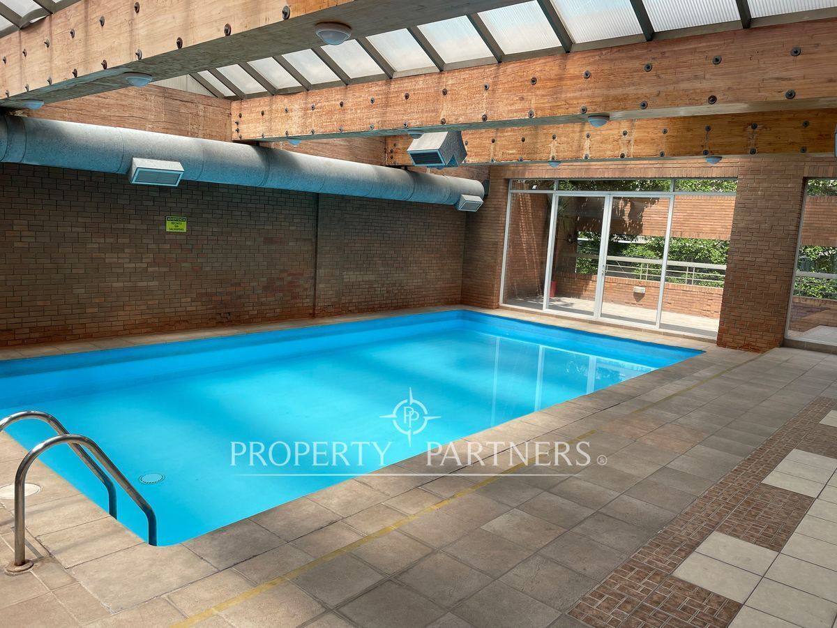 21 de 29: Piscina techada