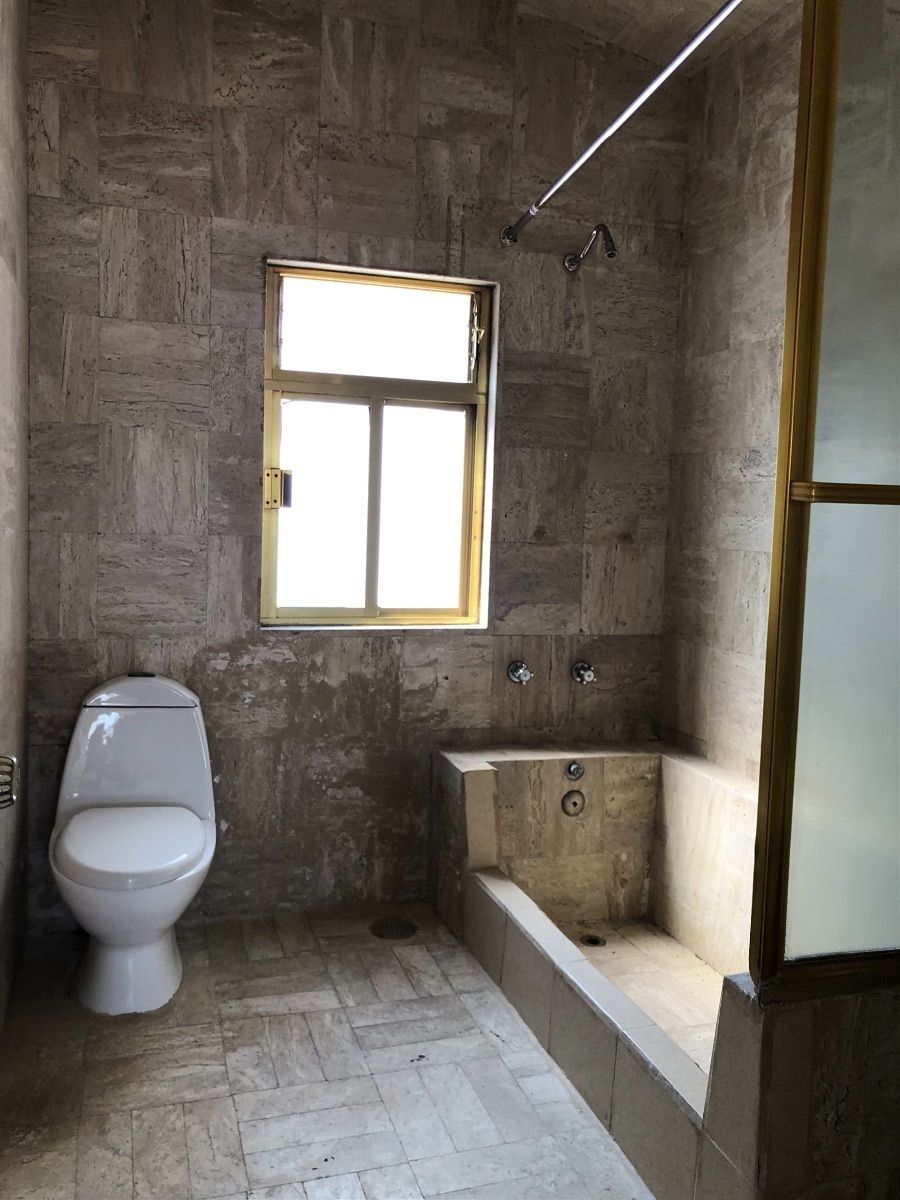 Baño Completo con Tina y Acabados en Mármol, foto 16 de 18