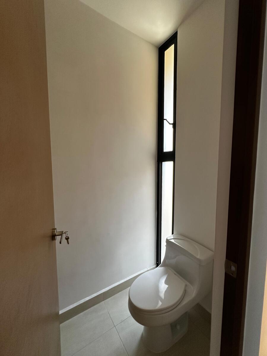 3 de 12: Medio Baño