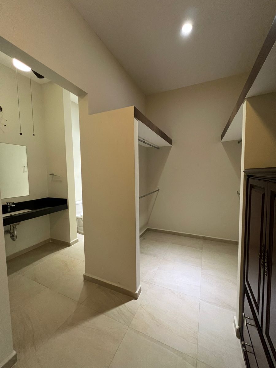16 de 22: Baño con Closet