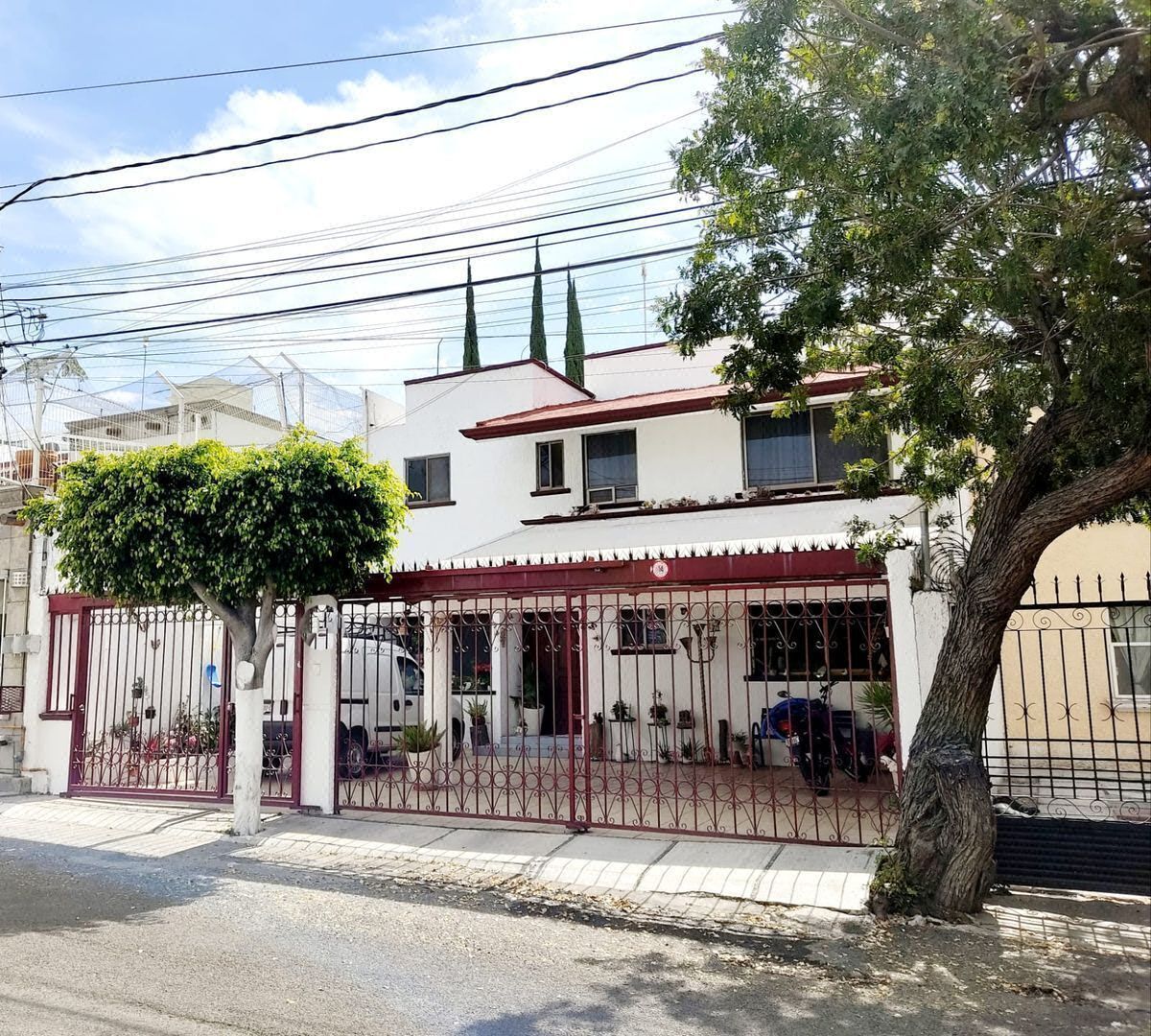 Casa en Venta Fracc. Villas del Parque, Qro. A una cuadra de BBQ