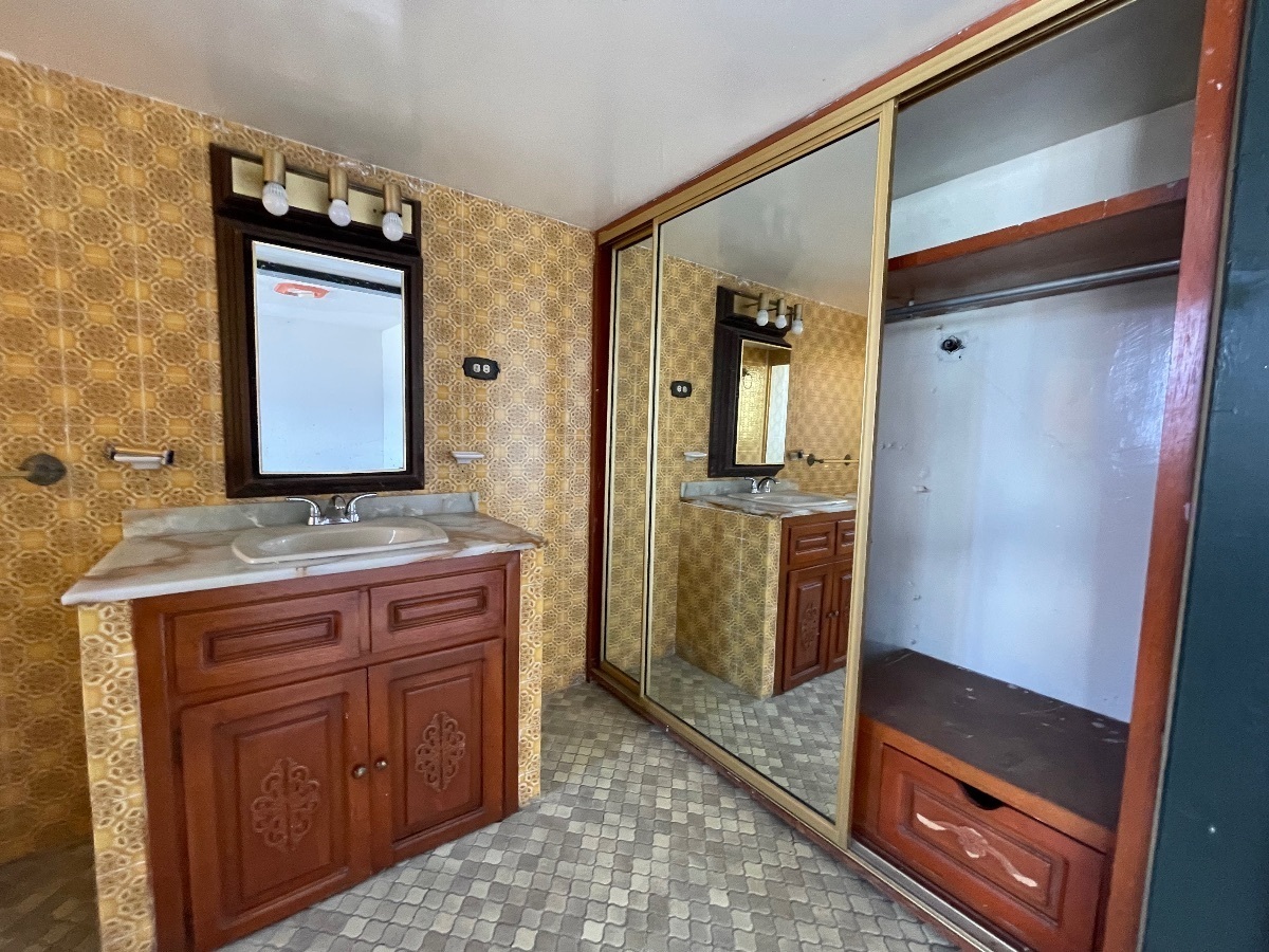 27 de 38: Closet de recamara secundaria 3