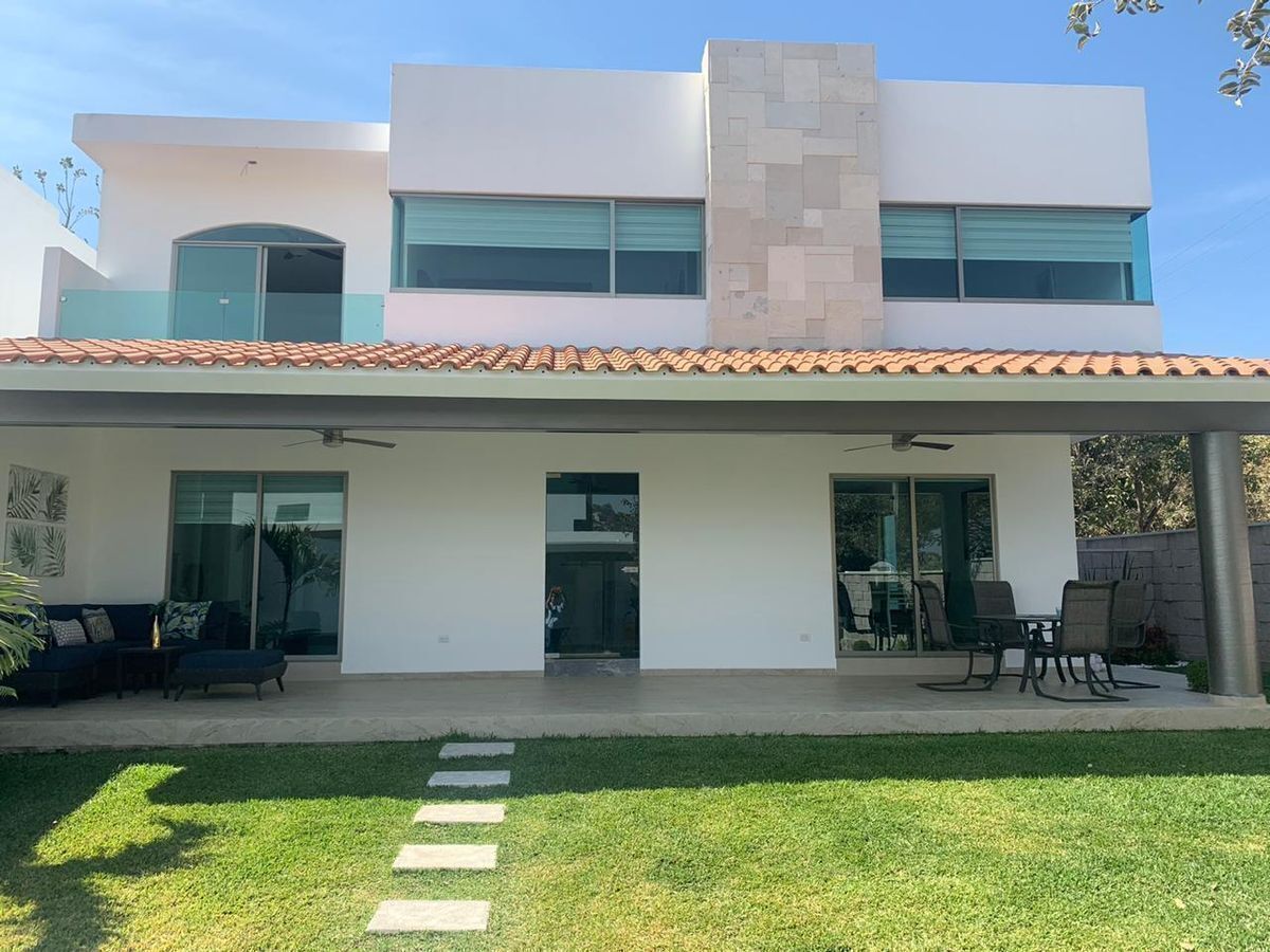 HERMOSA CASA CON JARDÍN, ALBERCA, JACUZZI Y TERRAZA BAR PRIVADOS, SEGURIDAD