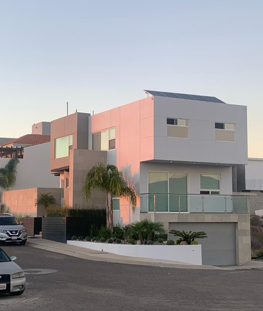 Casa Moderna En Esquina , San Marino Residencial Tijuana