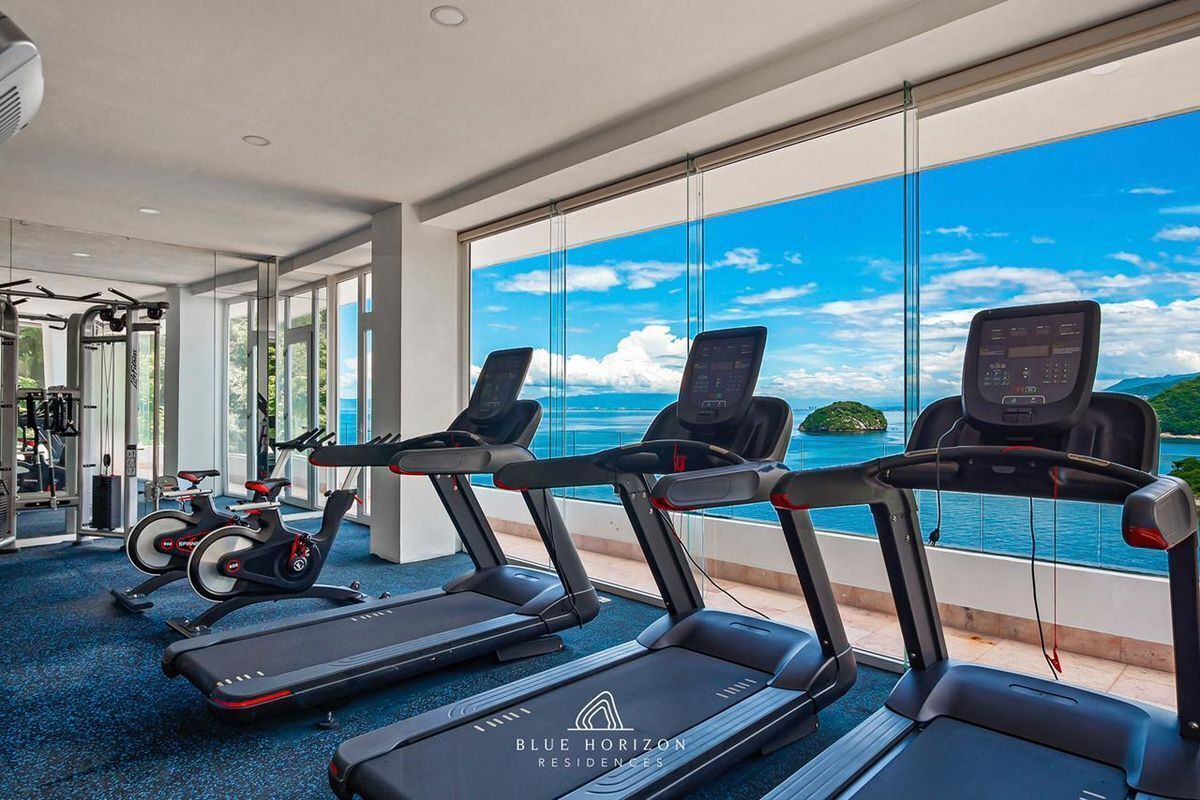 5 de 25: Gym roof top