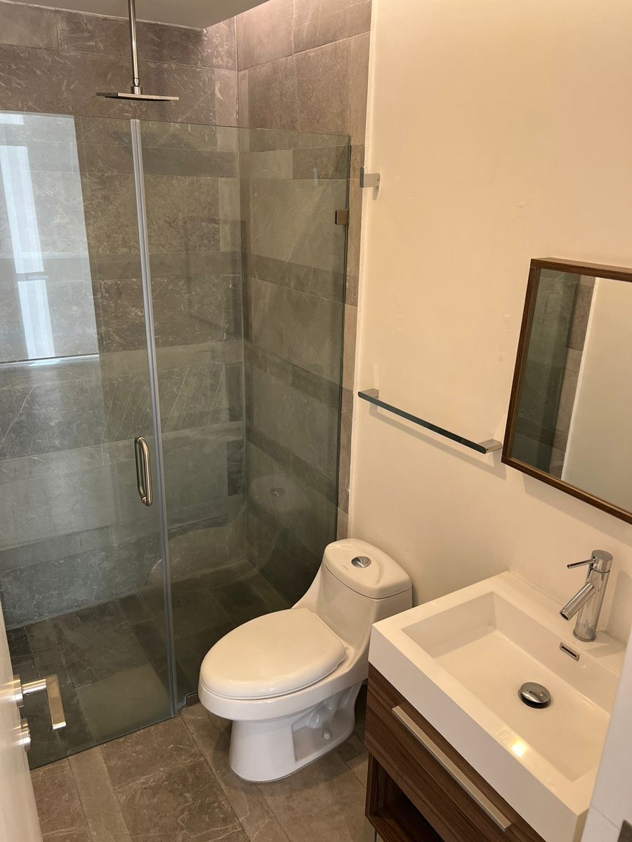8 de 21: BAÑO COMPLETO 
