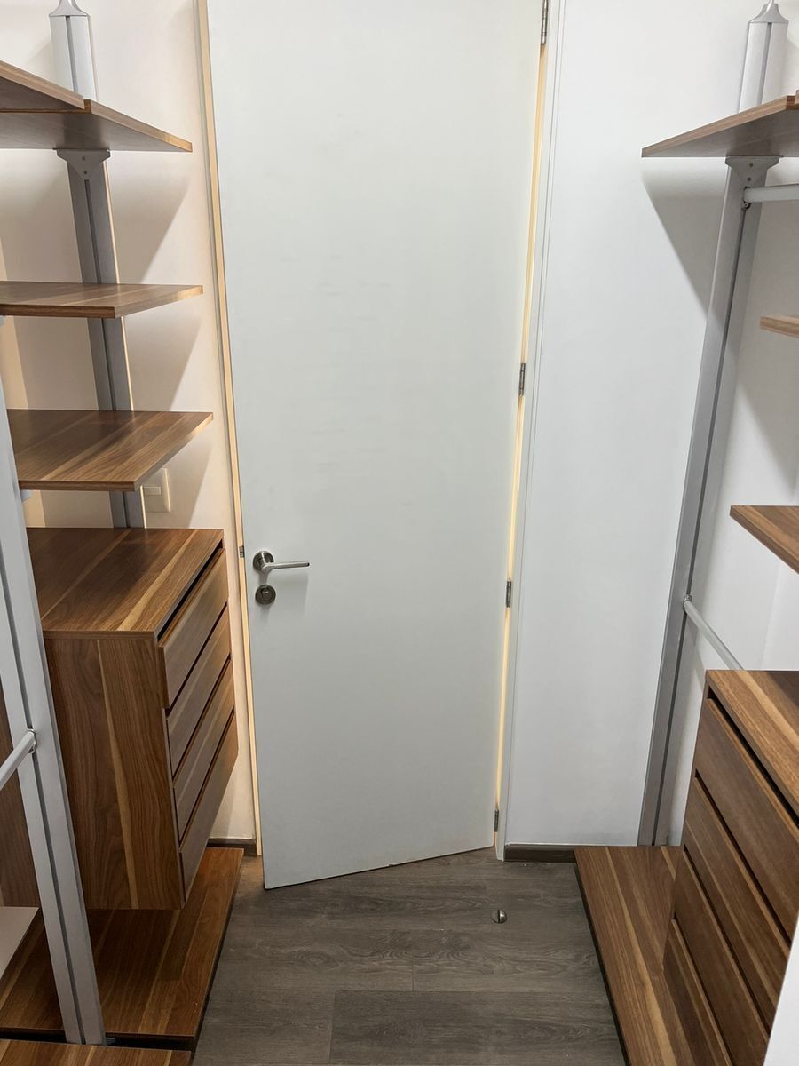 10 de 21: VESTIDOR 