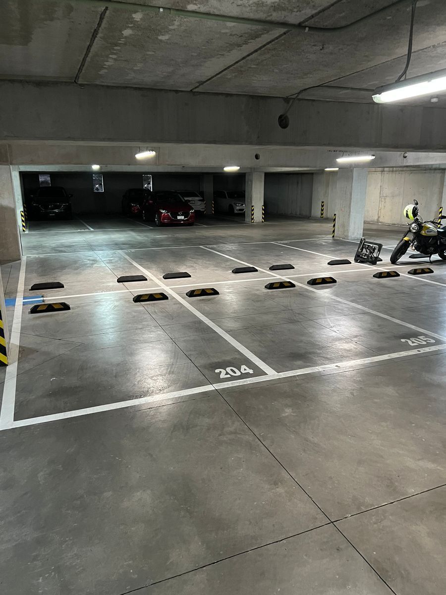 13 de 21: ESTACIONAMIENTO 