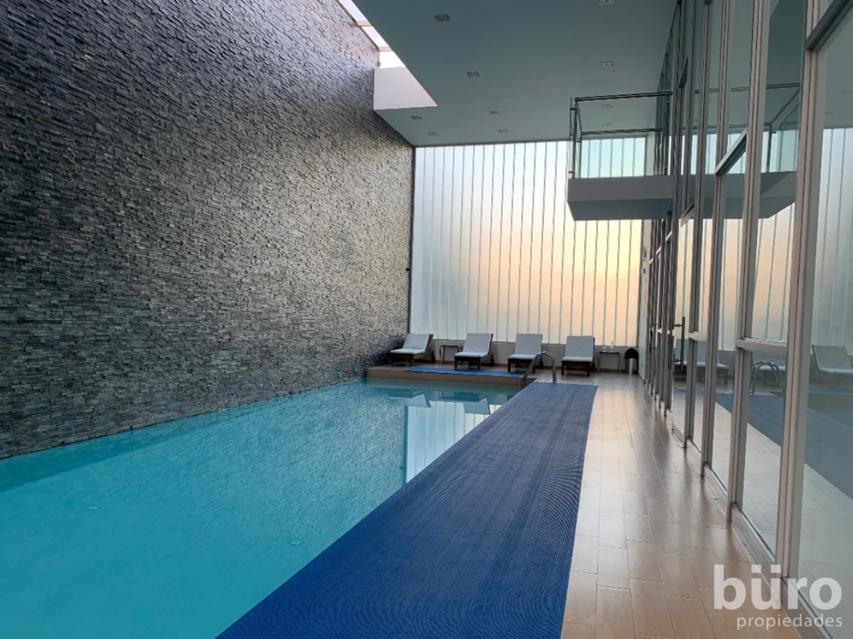 12 de 38: Área común: piscina temperada