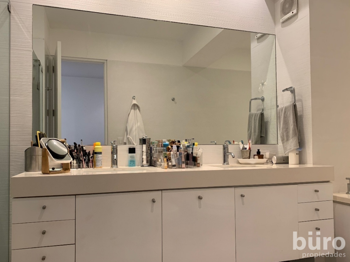 31 de 38: Baño principal con doble poza
