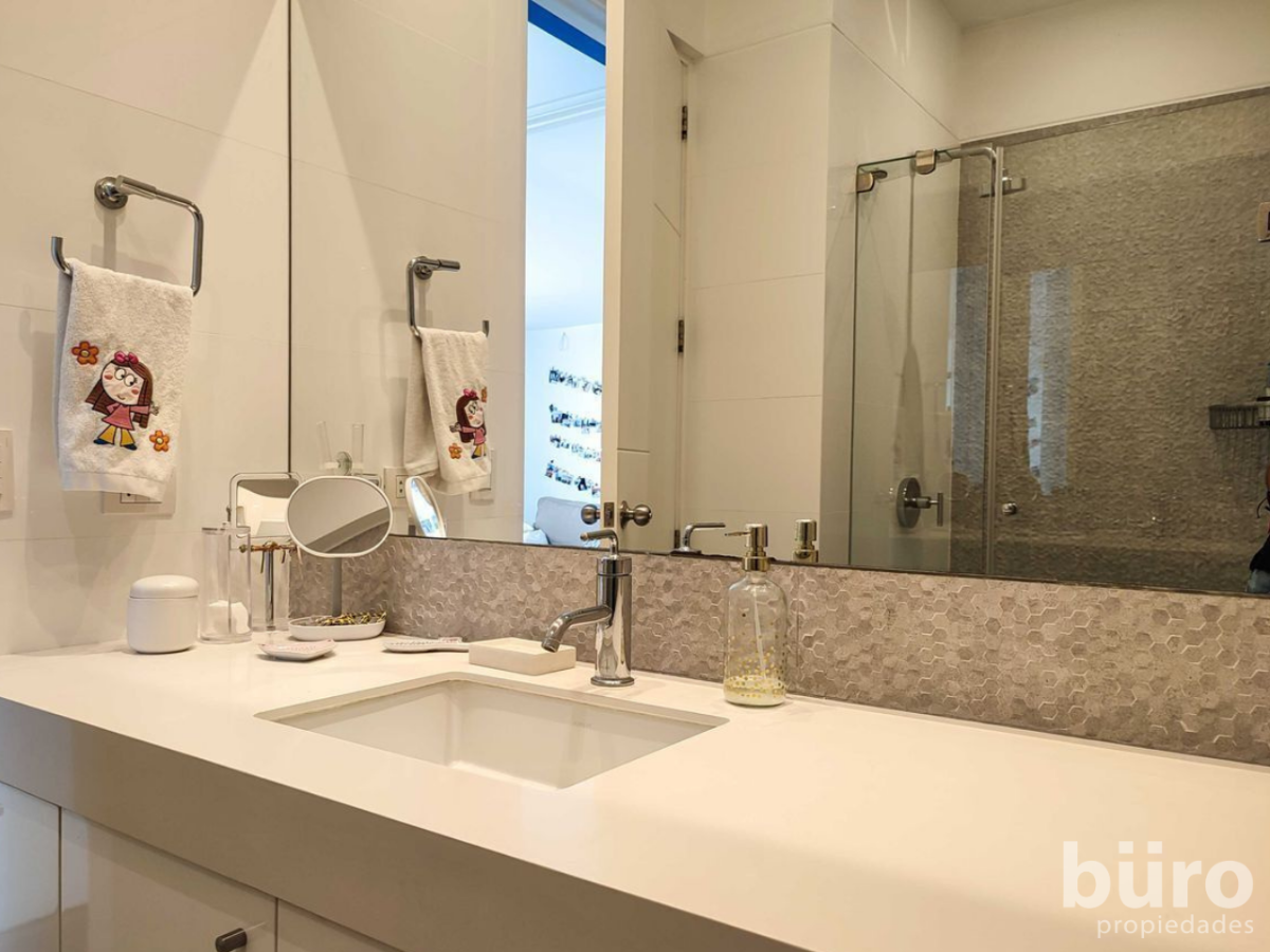 32 de 38: Baño secundario 2