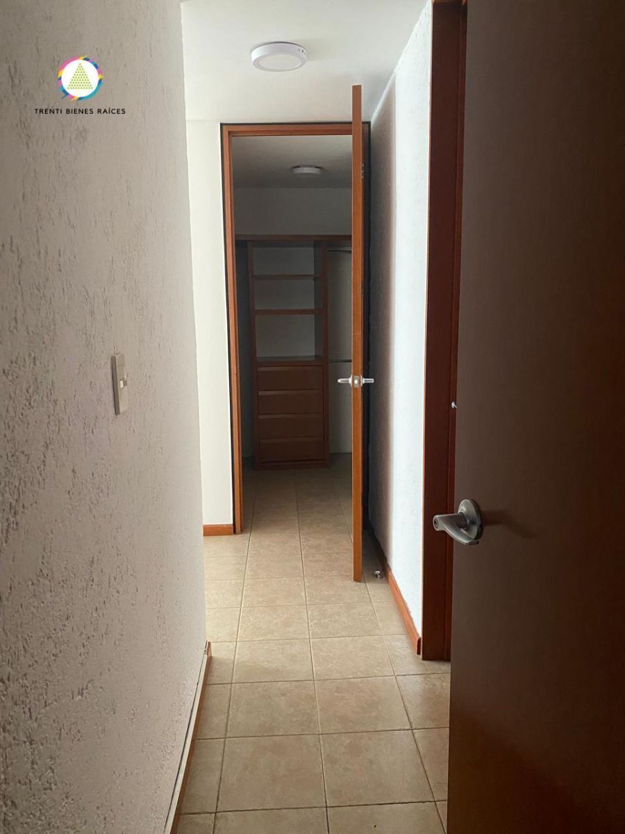 26 de 29: Entrada a recamara principal