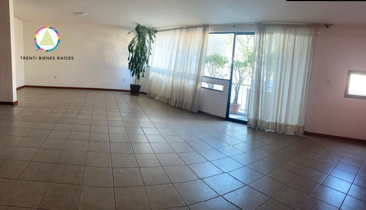 2 de 29: Amplia sala y  comedor