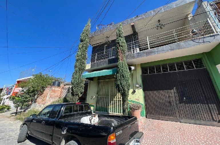 CASA EN VENTA CALLE 4 DE OCTUBRE COLONIA GUAYABITOS TLAQUEPAQUE