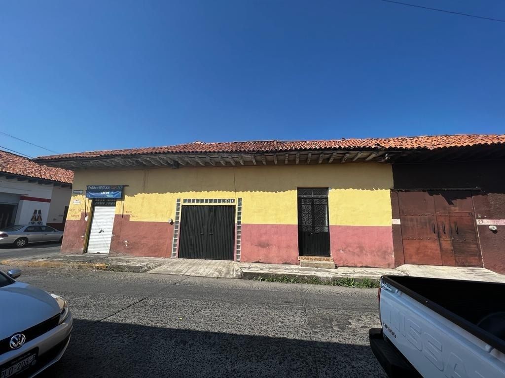 Casa en venta con locales comerciales en Uruapan Michoacan