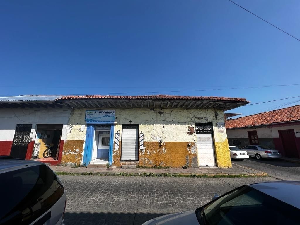 Casa en venta con locales comerciales en Uruapan Michoacan