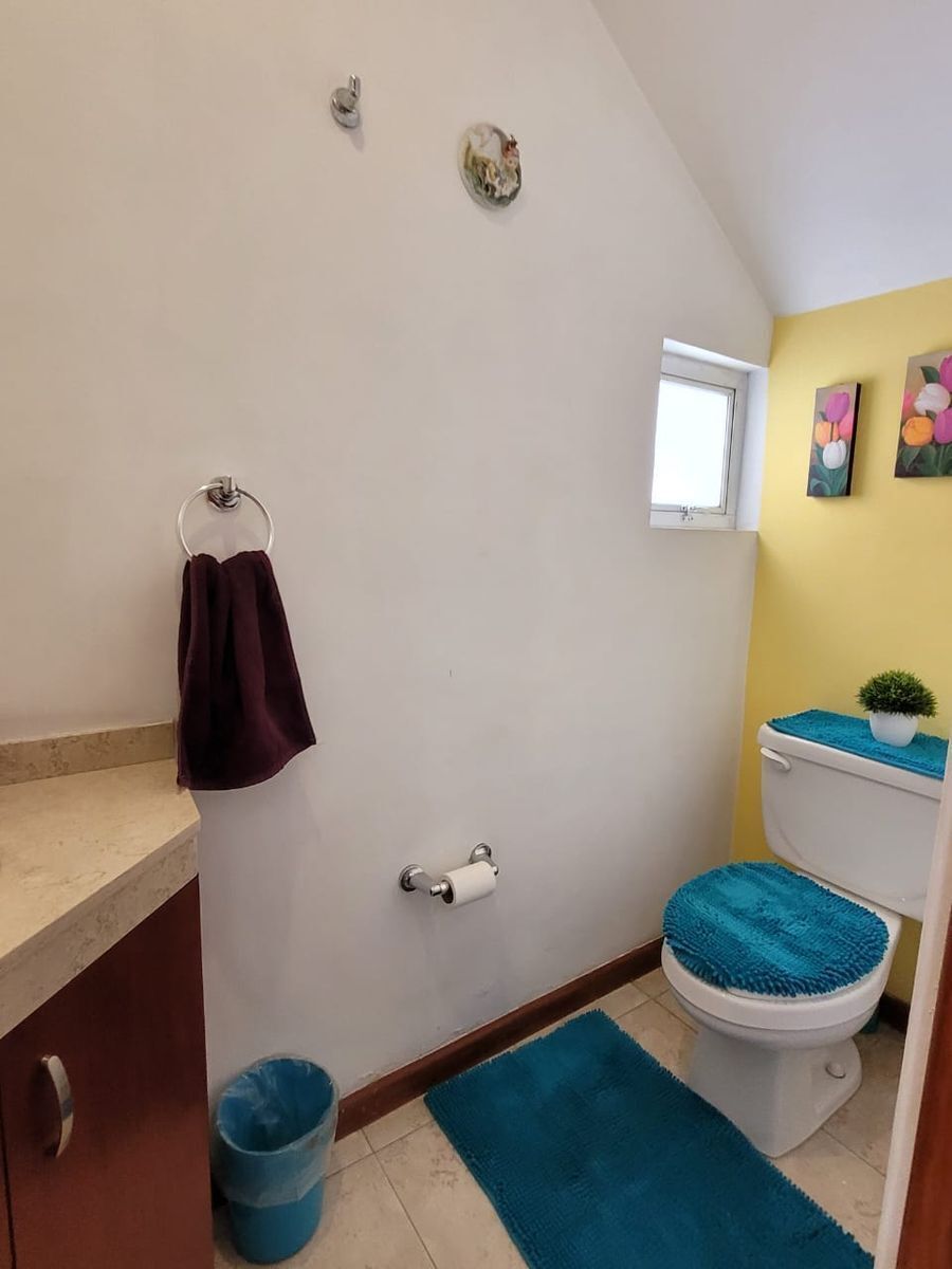 9 de 18: BAÑO CON VENTILACIÓN NATURAL