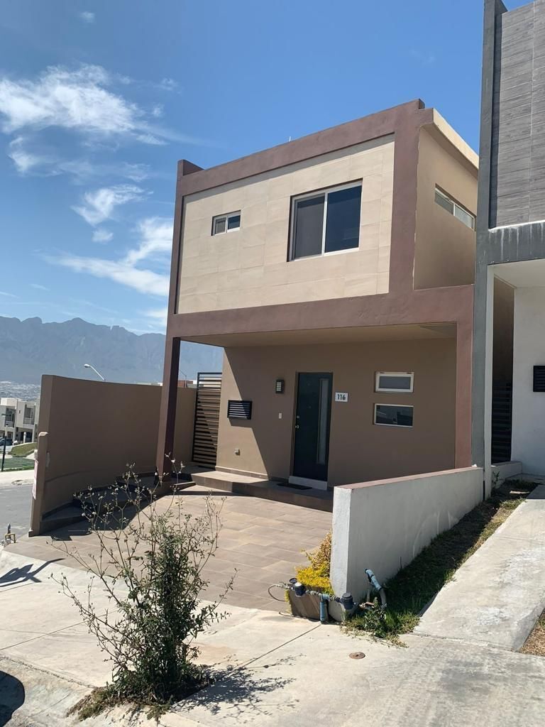 Casa en venta de dos niveles en fraccionamiento privado