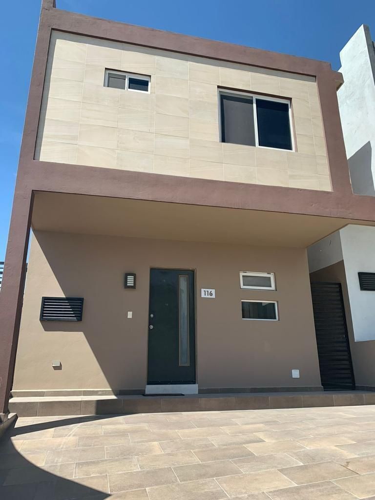 Casa en venta de dos niveles en fraccionamiento privado