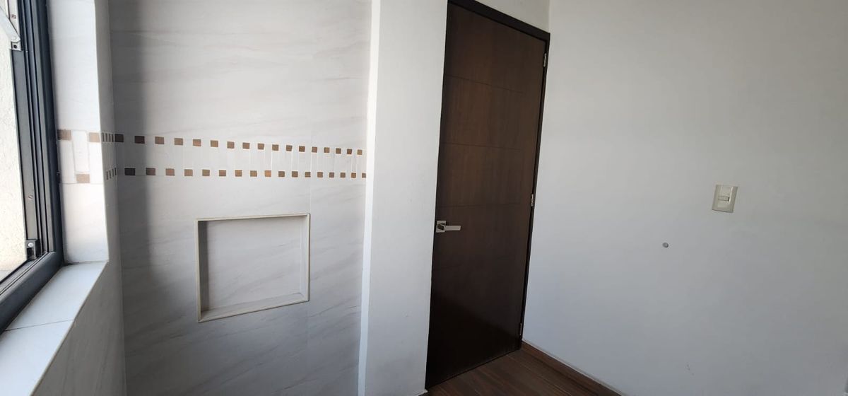 11 of 30: Baño de Recámara principal.