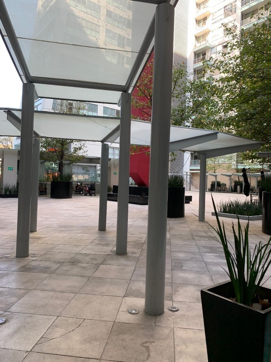 6 of 10: Patio central