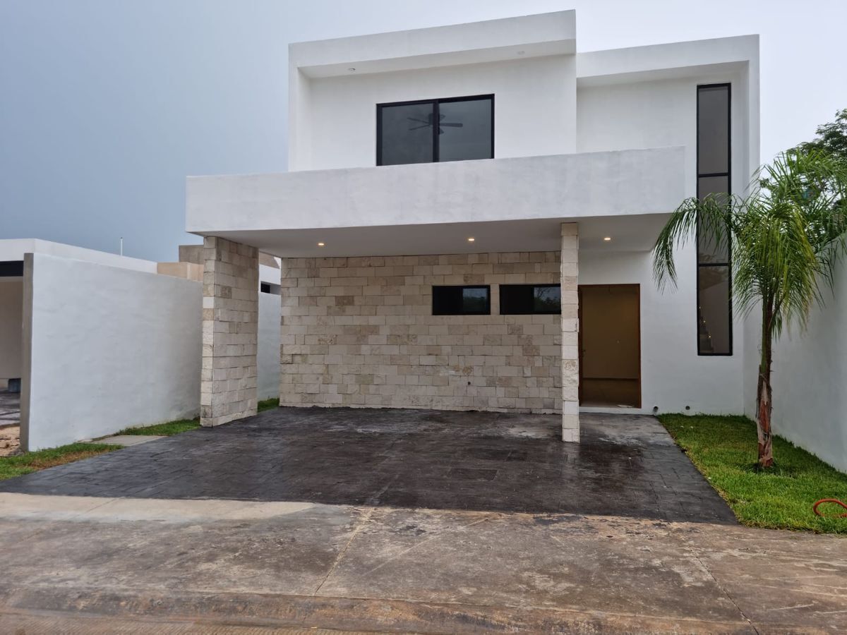 Casa con 3 recamaras en privada residencial en venta en Conkal, Mérida
