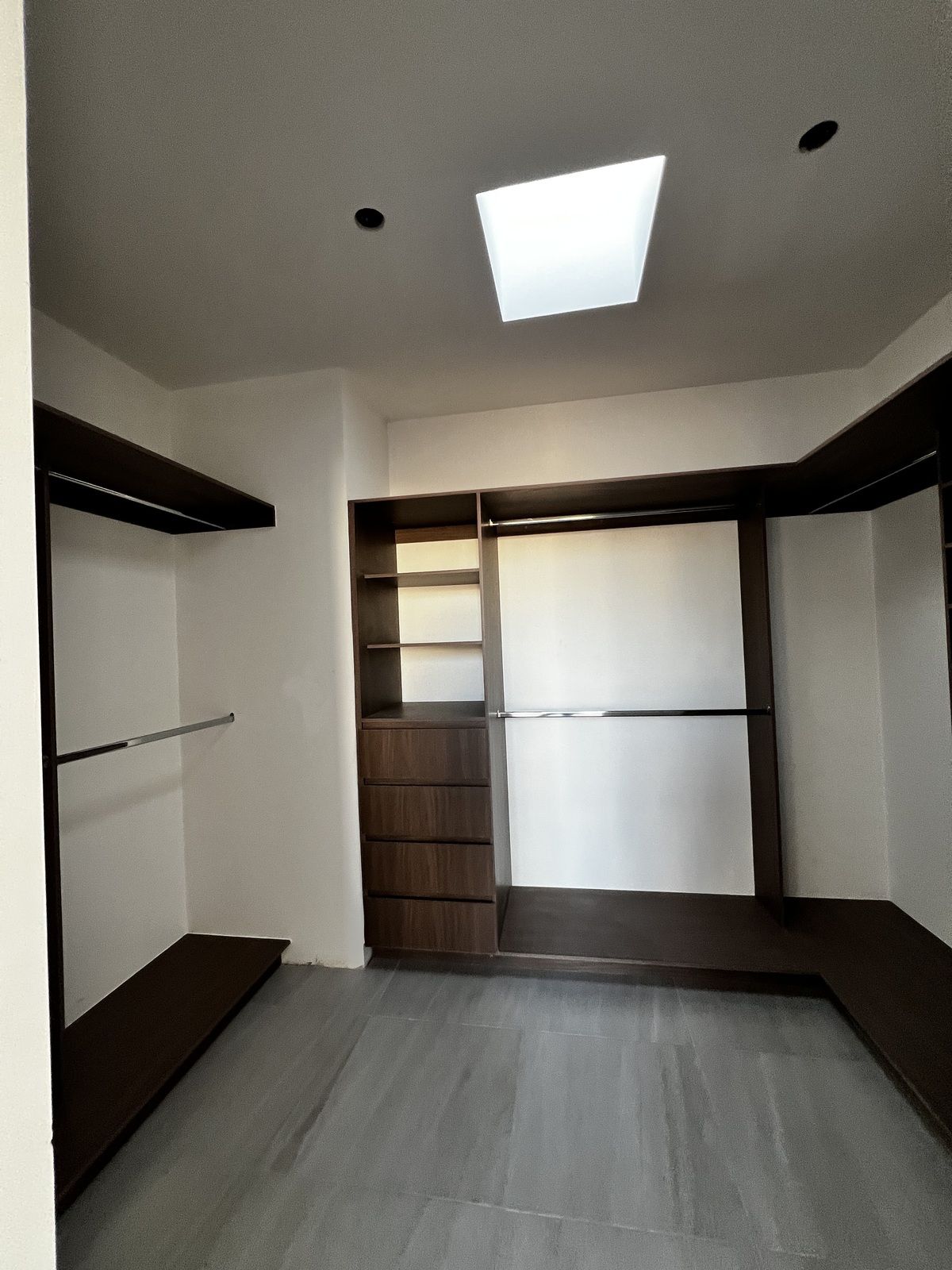 28 de 40: Vestidor