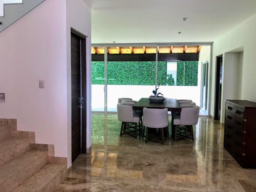 RESIDENCIA EN VENTA EN EL CLUB HIPICO BALVANERA, QUERETARO