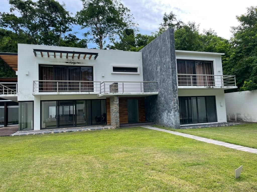 Casa en renta vacacional en Ixtapa Zihuatanejo. Club de Golf palma real