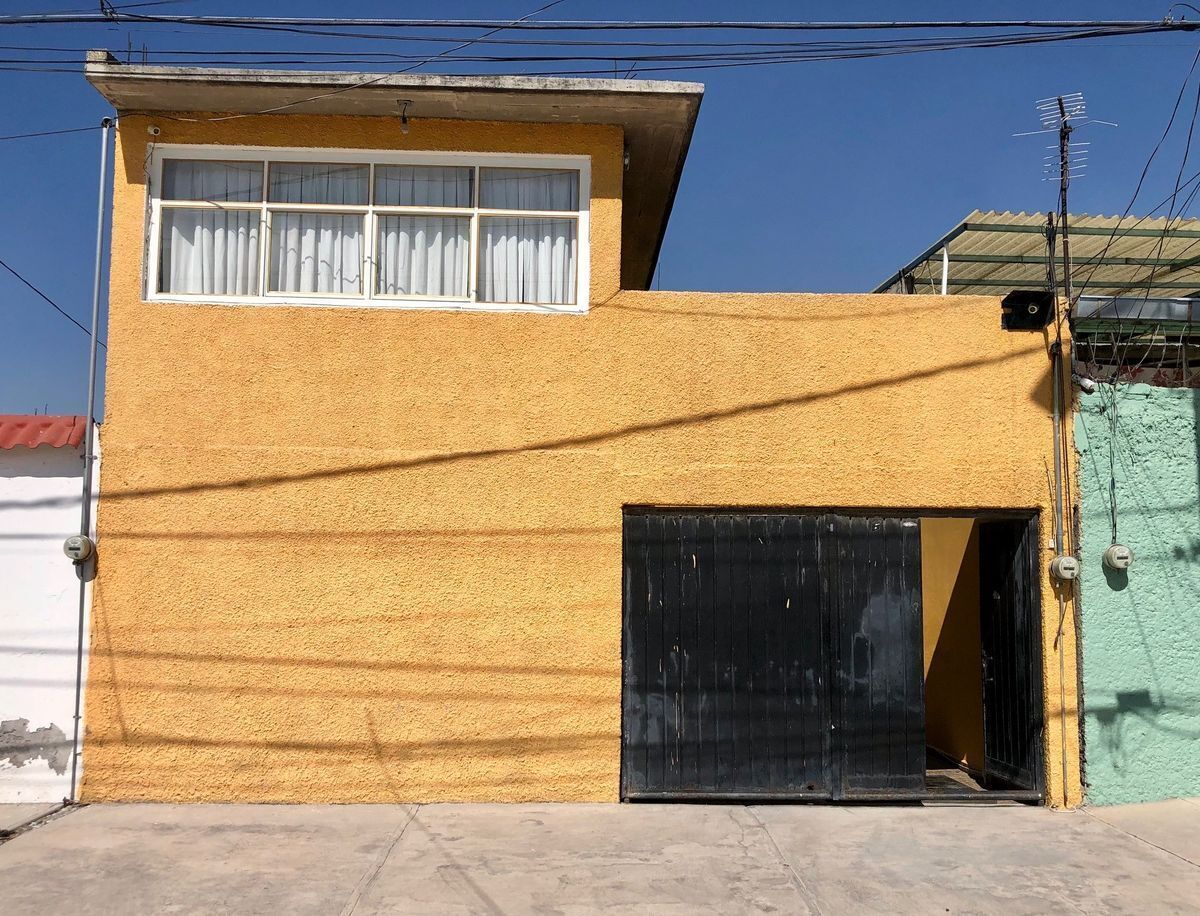 1 of 21: Fachada
