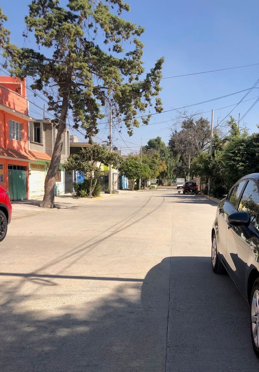 16 of 21: Calle Principal