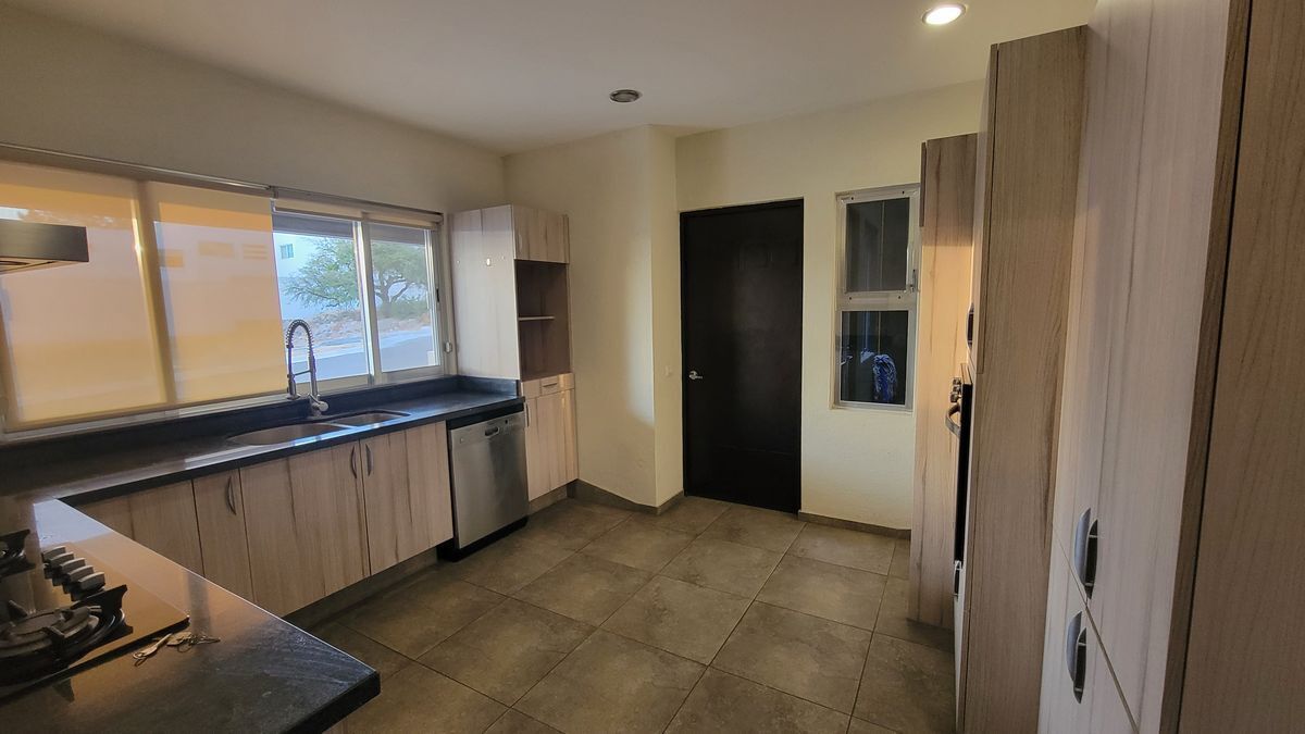 4 de 25: Cocina con cubierta de granito