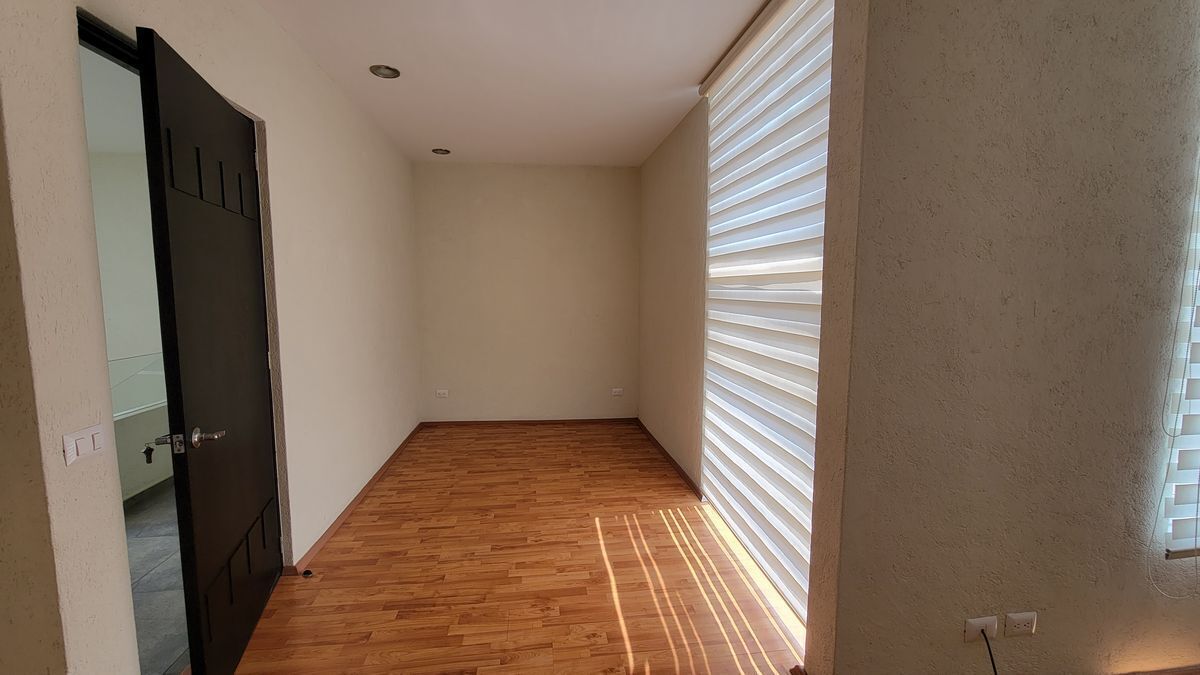 14 de 25: Área extra en recámara principal, para gimnasio o sala de le